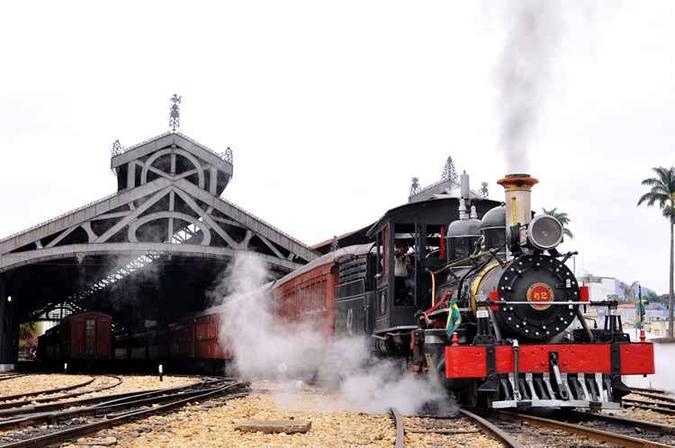 A tradicional locomotiva leva os visitantes de São João del Rei a Tiradentes, em Minas Gerais(foto: Pedro Vilela/Lightpress - 26/7/08 ) A tradicional locomotiva leva os visitantes de São João del Rei a Tiradentes, em Minas Gerais(foto: Pedro Vilela/Lightpress - 26/7/08 )