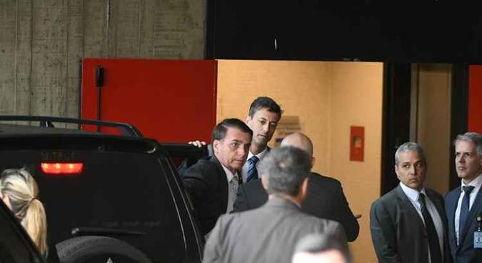 O presidente eleito chegou por volta das 10h no Centro Cultural Banco do Brasil (CCBB)(foto: Ed Alves/CB/D.A Press) O presidente eleito chegou por volta das 10h no Centro Cultural Banco do Brasil (CCBB)(foto: Ed Alves/CB/D.A Press)