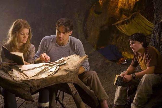 O filme é estrelado por Brendan Fraser e Josh Hutcherson(foto: Playarte/Divulgacao) O filme é estrelado por Brendan Fraser e Josh Hutcherson(foto: Playarte/Divulgacao)