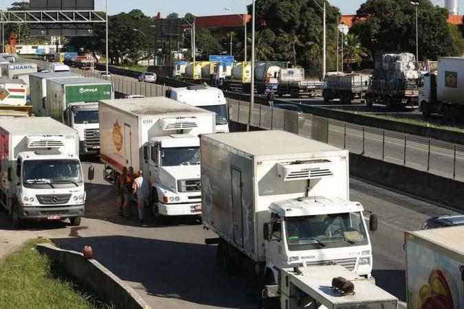Os reflexos da greve dos caminhoneiros deve se estender no terceiro trimestre do país, que continuará em ritmo mais lento(foto: Tomaz Silva/Agência Brasil) Os reflexos da greve dos caminhoneiros deve se estender no terceiro trimestre do país, que continuará em ritmo mais lento(foto: Tomaz Silva/Agência Brasil)