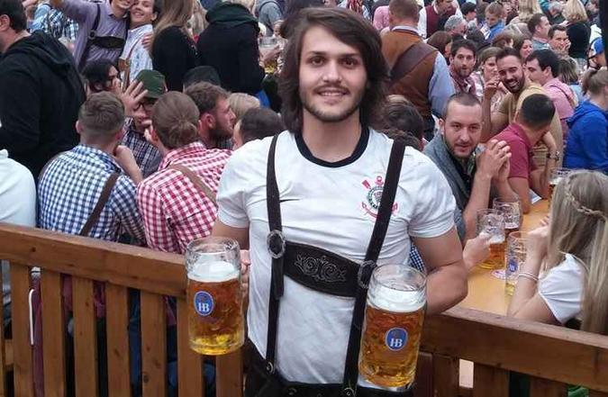 O estudante Mateus Melchior experimentou a festa alemã e não quer perder nenhuma edição brasileira(foto: Arquivo pessoal) O estudante Mateus Melchior experimentou a festa alemã e não quer perder nenhuma edição brasileira(foto: Arquivo pessoal)