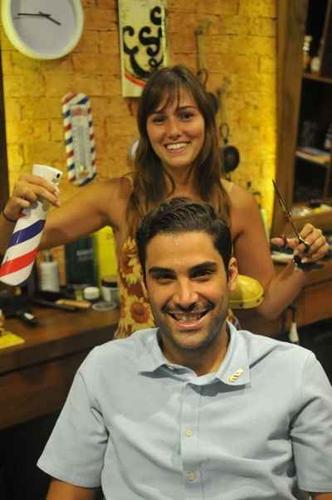Julia Roseo e Tiago Favilha são parceiros na vida e na Barbearia Fio Maravilha(foto: Minervino Junior/CB/D.A Press) Julia Roseo e Tiago Favilha são parceiros na vida e na Barbearia Fio Maravilha(foto: Minervino Junior/CB/D.A Press)