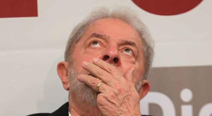 Para o MPF, que denunciou Lula, o apartamento foi adquirido para o ex-presidente e sua real propriedade foi dissimulada por meio de um contrato de aluguel.(foto: AFP / Sergio Lima) Para o MPF, que denunciou Lula, o apartamento foi adquirido para o ex-presidente e sua real propriedade foi dissimulada por meio de um contrato de aluguel.(foto: AFP / Sergio Lima)