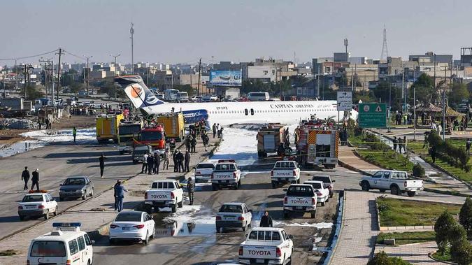 Avião invade via no Irã Mostafa GHOLAMNEZAD / ISNA / AFP Avião invade via no Irã Mostafa GHOLAMNEZAD / ISNA / AFP