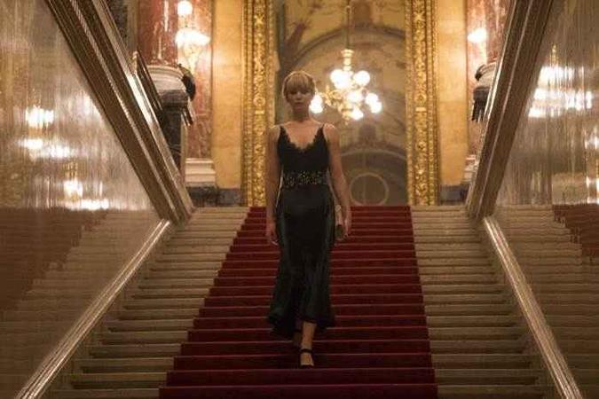 Dominika, uma dançarina, é a primeira persona de Jennifer Lawrence(foto: Fox / Divulgação) Dominika, uma dançarina, é a primeira persona de Jennifer Lawrence(foto: Fox / Divulgação)