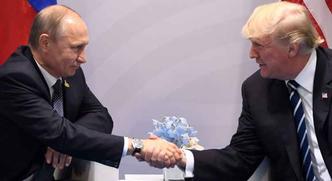 O presidente dos Estados Unidos, Donald Trump, e o presidente da Rússia, Vladimir Putin, durante a reunião G20 em julho de 2017(foto: Saul Loeb / AFP ) O presidente dos Estados Unidos, Donald Trump, e o presidente da Rússia, Vladimir Putin, durante a reunião G20 em julho de 2017(foto: Saul Loeb / AFP )