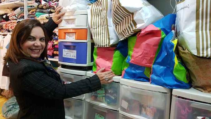 Dona de uma loja de roupas infantis, a empresária Bernadeth Martins já começou a fazer pedidos para as fábricas com foco nas festas de fim de ano (foto: Carlos Vieira/CB/D.A Press ) Dona de uma loja de roupas infantis, a empresária Bernadeth Martins já começou a fazer pedidos para as fábricas com foco nas festas de fim de ano (foto: Carlos Vieira/CB/D.A Press )