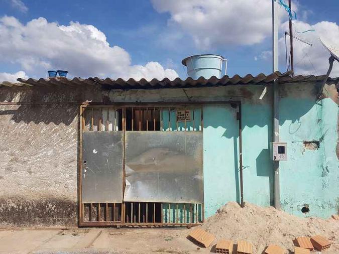 Fachada da casa de Maria Regina Araújo, assassinada pelo marido Eduardo Gonçalves de Sousa no Itapoã.(foto: Isa Stacciarini/CB/D.A Press) Fachada da casa de Maria Regina Araújo, assassinada pelo marido Eduardo Gonçalves de Sousa no Itapoã.(foto: Isa Stacciarini/CB/D.A Press)
