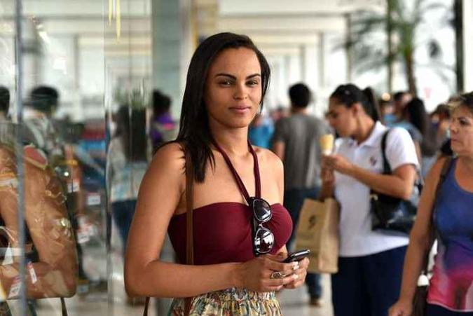 Helen Cristine Teixeira Silva, 25 anos, historiadora: Helen Cristine Teixeira Silva, 25 anos, historiadora: