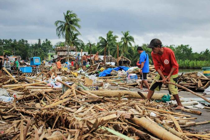 Os efeitos do tufão poderiam ter sido piores se o governo não tivesse feito preparativos em várias províncias e comunidades locais(foto: Razvale Sayat / AFP) Os efeitos do tufão poderiam ter sido piores se o governo não tivesse feito preparativos em várias províncias e comunidades locais(foto: Razvale Sayat / AFP)