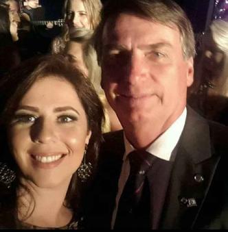 Elisa Robson com Jair Bolsonaro(foto: Reprodução/Facebook) Elisa Robson com Jair Bolsonaro(foto: Reprodução/Facebook)