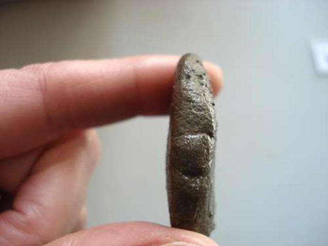 Um dos tabletes, compostos de zinco e outras substâncias, achados no navio Pozzino: para especialistas, a droga era uma espécie de colírio que podia ser dissolvido antes da aplicação(foto: Soprintendenza per i Beni Archeologici della Toscana/Divulgação) Um dos tabletes, compostos de zinco e outras substâncias, achados no navio Pozzino: para especialistas, a droga era uma espécie de colírio que podia ser dissolvido antes da aplicação(foto: Soprintendenza per i Beni Archeologici della Toscana/Divulgação)