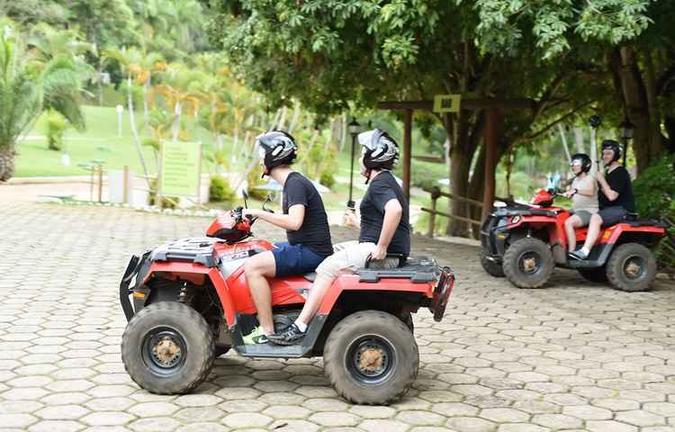 Os turistas podem se divertir em passeios feitos em quadriciclos(foto: Eko Aventura/Divulgação) Os turistas podem se divertir em passeios feitos em quadriciclos(foto: Eko Aventura/Divulgação)