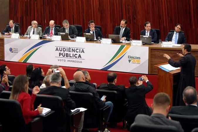O TSE assinou, em 30 de abril, um contrato de R$ 57 milhões para instalar impressoras em apenas 30 mil urnas eletrônicas, o que representa 5% do total(foto: TSE/Divulgação) O TSE assinou, em 30 de abril, um contrato de R$ 57 milhões para instalar impressoras em apenas 30 mil urnas eletrônicas, o que representa 5% do total(foto: TSE/Divulgação)