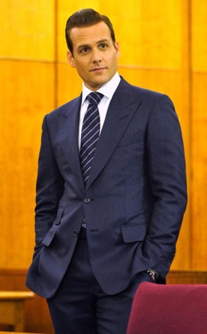 Gabriel Macht caracterizado como Harvey Specter, seu personagem na série Suits. A largura da gravata dialoga com a da lapela(foto: USA Network ) Gabriel Macht caracterizado como Harvey Specter, seu personagem na série Suits. A largura da gravata dialoga com a da lapela(foto: USA Network )
