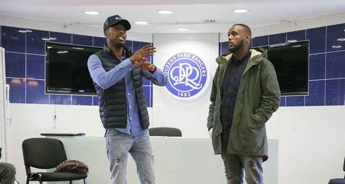 Adbi e Anthon Dinnall trabalham como mentores de jovens para a Key4Life, e vão a bairros da periferia identificando jovens que correm risco de serem recrutados por criminosos(foto: Daniel Leal-Olivas / AFP) Adbi e Anthon Dinnall trabalham como mentores de jovens para a Key4Life, e vão a bairros da periferia identificando jovens que correm risco de serem recrutados por criminosos(foto: Daniel Leal-Olivas / AFP)