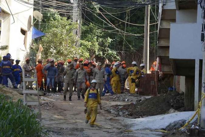 Edifício desabou no dia 12 de abril, deixando 24 mortos(foto: Tânia Rêgo/Agência Brasil) Edifício desabou no dia 12 de abril, deixando 24 mortos(foto: Tânia Rêgo/Agência Brasil)