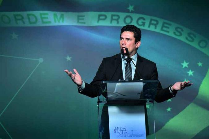 Ao levantar o sigilo de parte da delação, Moro disse que a publicidade das declarações não acarreta em 'risco às investigações'(foto: Nelson Almeida/AFP) Ao levantar o sigilo de parte da delação, Moro disse que a publicidade das declarações não acarreta em 'risco às investigações'(foto: Nelson Almeida/AFP)