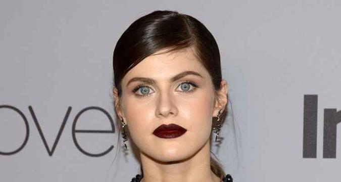 Alexandra Daddario será a estrela do novo romance(foto: Tara Ziemba/AFP) Alexandra Daddario será a estrela do novo romance(foto: Tara Ziemba/AFP)