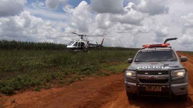 Os criminosos foram perseguidos por três viaturas e um helicóptero da PMDF (foto: Divulgação/PMDF) Os criminosos foram perseguidos por três viaturas e um helicóptero da PMDF (foto: Divulgação/PMDF)
