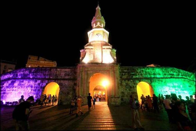 A Torre do Relógio é entrada principal para um mundo de histórias de Cartagena(foto: Bart Weerdenburg/CB/D.A Press) A Torre do Relógio é entrada principal para um mundo de histórias de Cartagena(foto: Bart Weerdenburg/CB/D.A Press)