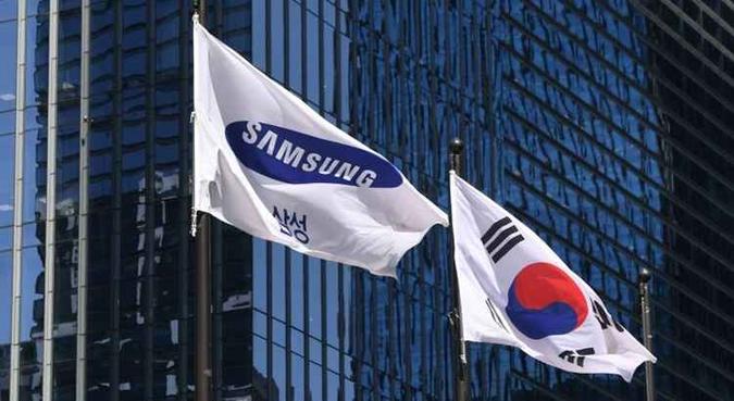 A Samsung também melhorou a capacidade de suas baterias, que agora conseguem passar um dia inteiro sem serem carregadas(foto: AFP) A Samsung também melhorou a capacidade de suas baterias, que agora conseguem passar um dia inteiro sem serem carregadas(foto: AFP)