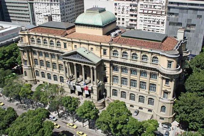 A Biblioteca Nacional do Rio de Janeiro tem mais de nove milhões de títulos em seu acervo(foto: pt.wikipedia.org/Reprodução) A Biblioteca Nacional do Rio de Janeiro tem mais de nove milhões de títulos em seu acervo(foto: pt.wikipedia.org/Reprodução)