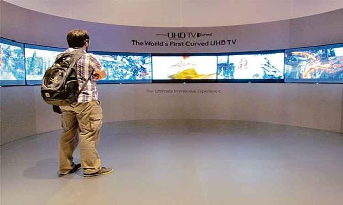 Estudos apontam que smart TVs fabricadas pela Samsung ou LG compartilham dados de usuários (foto: Shirley Pacelli/EM/D.A Press) Estudos apontam que smart TVs fabricadas pela Samsung ou LG compartilham dados de usuários (foto: Shirley Pacelli/EM/D.A Press)