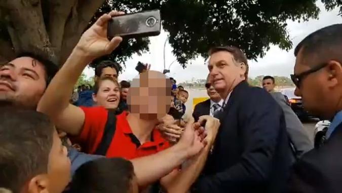Em 27 de setembro, foi a vez de Kerber gravar um outro vídeo que gerou polêmica(foto: Facebook/Jair Messias Bolsonaro) Em 27 de setembro, foi a vez de Kerber gravar um outro vídeo que gerou polêmica(foto: Facebook/Jair Messias Bolsonaro)