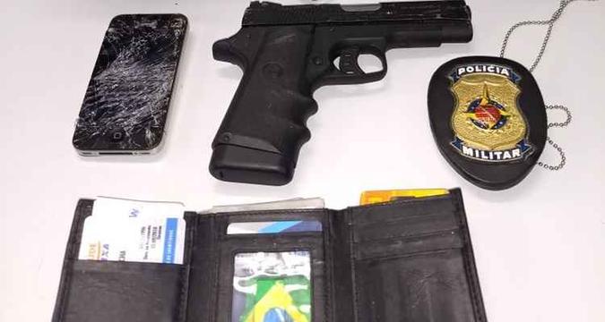 Polícia recuperou carro que havia sido roubado na Asa Norte. Uma arma de brinquedo também foi apreendida com os suspeitos(foto: Divulgação/PMDF) Polícia recuperou carro que havia sido roubado na Asa Norte. Uma arma de brinquedo também foi apreendida com os suspeitos(foto: Divulgação/PMDF)