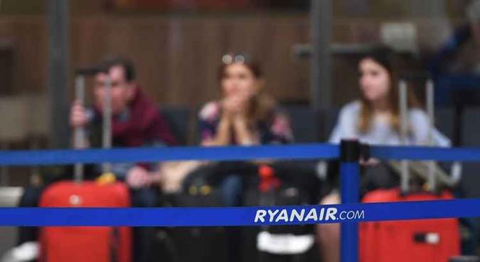 No total, foram afetados 100 mil passageiros(foto: Pierre-Philippe Marcou/AFP) No total, foram afetados 100 mil passageiros(foto: Pierre-Philippe Marcou/AFP)