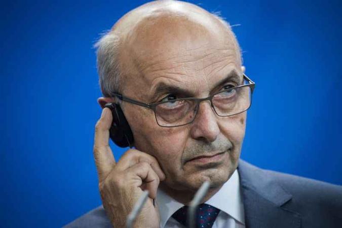 Primeiro-ministro de Kosovo, Isa Mustafa, reage à apresentação da moção de censura contra seu governo no Parlamento de Kosovo, na cidade de Pristina(foto: AFP PHOTO / ODD ANDERSEN) Primeiro-ministro de Kosovo, Isa Mustafa, reage à apresentação da moção de censura contra seu governo no Parlamento de Kosovo, na cidade de Pristina(foto: AFP PHOTO / ODD ANDERSEN)