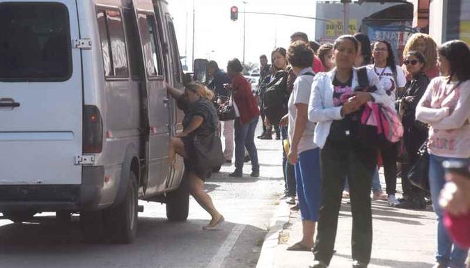 Veículos piratas aproveitaram a falta de transporte público para circular na cidade(foto: Ed Alves/CB/D.A Press) Veículos piratas aproveitaram a falta de transporte público para circular na cidade(foto: Ed Alves/CB/D.A Press)