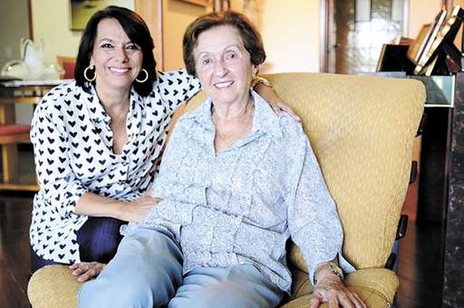 Ainda criança, Evelyne Gebrin (E) conheceu a ex-freira Maria Gláucia, na década de 1960: a amizade permaneceu(foto: Iano Andrade/CB/D.A Press) Ainda criança, Evelyne Gebrin (E) conheceu a ex-freira Maria Gláucia, na década de 1960: a amizade permaneceu(foto: Iano Andrade/CB/D.A Press)