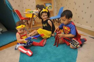 Liga da Justiça reunida: Mulher-Maravilha, Batgirl e Super-Homem em versão fofa(foto: Minervino Junior/CB/D.A Press) Liga da Justiça reunida: Mulher-Maravilha, Batgirl e Super-Homem em versão fofa(foto: Minervino Junior/CB/D.A Press)