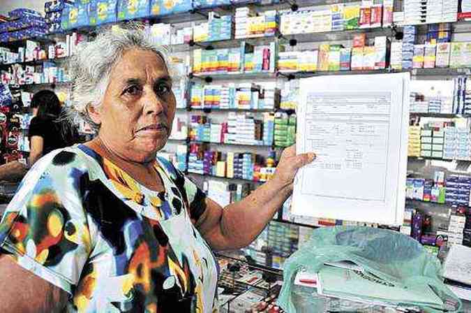 Eva Fonseca gasta a maior parte do salário com medicamentos(foto: Antonio Cunha/Esp. CB/D.A Press)