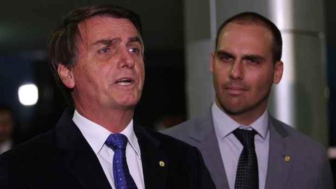 Ao ser abordado sobre o tema, Bolsonaro respondeu, inicialmente, que o governo não concorda e não há em estudo nenhuma recriação de um AI-5(foto: Fábio Rodrigues Pozzebom/Agência Brasil) Ao ser abordado sobre o tema, Bolsonaro respondeu, inicialmente, que o governo não concorda e não há em estudo nenhuma recriação de um AI-5(foto: Fábio Rodrigues Pozzebom/Agência Brasil)
