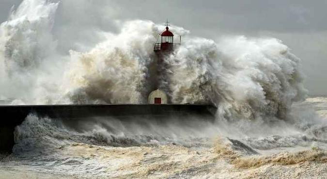 A maioria das recentes pesquisas de risco sobre tsunamis se concentrou naqueles causados por terremotos, como o ocorrido no Oceano Índico em 2004(foto: Shutterstock) A maioria das recentes pesquisas de risco sobre tsunamis se concentrou naqueles causados por terremotos, como o ocorrido no Oceano Índico em 2004(foto: Shutterstock)