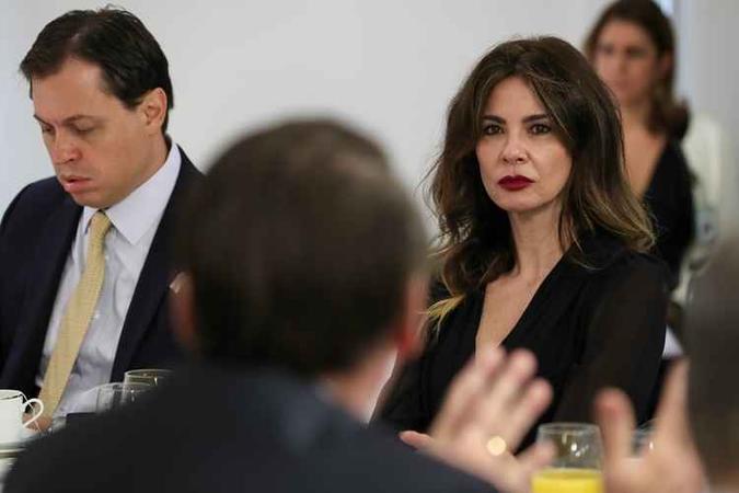 A apresentadora Luciana Gimenez e o presidente da República, Jair Bolsonaro, durante café da manhã com Jornalistas(foto: Marcos Corrêa/PR) A apresentadora Luciana Gimenez e o presidente da República, Jair Bolsonaro, durante café da manhã com Jornalistas(foto: Marcos Corrêa/PR)