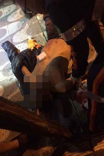 O agressor também foi ferido com golpes de faca por testemunhas que presenciaram a agressão(foto: Divulgação) O agressor também foi ferido com golpes de faca por testemunhas que presenciaram a agressão(foto: Divulgação)