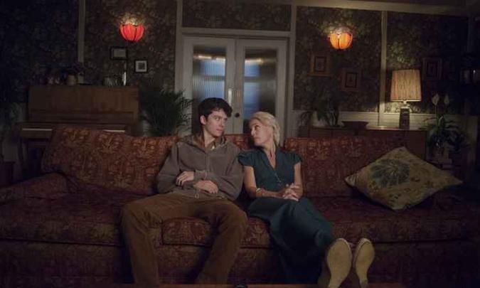 A série estrelada por Asa Butterfield e Gillian Anderson foi vista por mais de 40 milhões de espectadores desde a estreia, de acordo com a gigante de streaming(foto: Sam Taylor/Netflix) A série estrelada por Asa Butterfield e Gillian Anderson foi vista por mais de 40 milhões de espectadores desde a estreia, de acordo com a gigante de streaming(foto: Sam Taylor/Netflix)