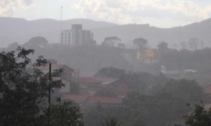 Chuva também afetou as buscas em Brumadinho na quarta-feira(foto: Renan Damasceno/EM) Chuva também afetou as buscas em Brumadinho na quarta-feira(foto: Renan Damasceno/EM)