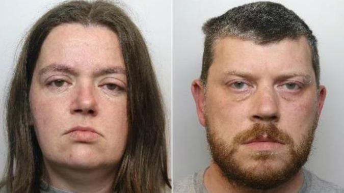 O casal alega que tinha medo de entregar as crianças para a adoção(foto: Divulgação/Polícia de South Yorkshire) O casal alega que tinha medo de entregar as crianças para a adoção(foto: Divulgação/Polícia de South Yorkshire)
