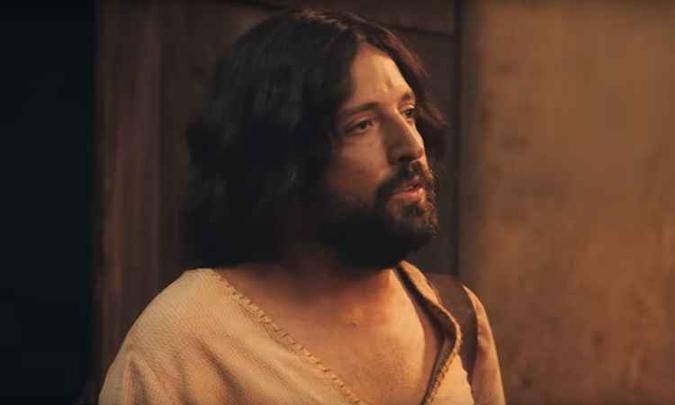 A produção humorística satiriza a comemoração do 30º aniversário de Cristo(foto: YouTube/Reprodução) A produção humorística satiriza a comemoração do 30º aniversário de Cristo(foto: YouTube/Reprodução)