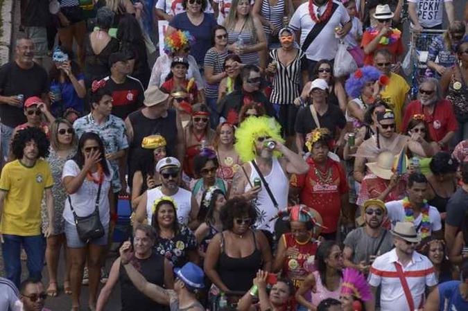 Cerca de 2 milhões de foliões são esperados pelo Coletivo Blocos de Rua(foto: Carlos Vieira/CB/D.A Press) Cerca de 2 milhões de foliões são esperados pelo Coletivo Blocos de Rua(foto: Carlos Vieira/CB/D.A Press)