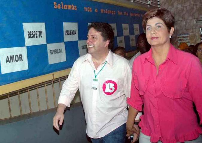 Rosinha Garotinho, acompanhada do marido Antony Garotinho em 2008(foto: Silesio Correa/Folha da Manha/AE) Rosinha Garotinho, acompanhada do marido Antony Garotinho em 2008(foto: Silesio Correa/Folha da Manha/AE)