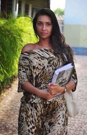 A publicitária Izabela Cabral Marinho, 24 anos, em busca de segurança e qualidade de vida(foto: Paula Rafiza/ Esp. CB/D.A Press) A publicitária Izabela Cabral Marinho, 24 anos, em busca de segurança e qualidade de vida(foto: Paula Rafiza/ Esp. CB/D.A Press)