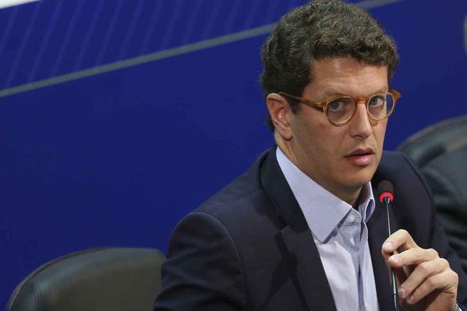 De acordo com o ministro, a ideia %u201Cem nenhum momento%u201D foi a substituição dos dados do Inpe pelo sistema de alta resolução(foto: Antonio Cruz/Agência Brasil) De acordo com o ministro, a ideia %u201Cem nenhum momento%u201D foi a substituição dos dados do Inpe pelo sistema de alta resolução(foto: Antonio Cruz/Agência Brasil)