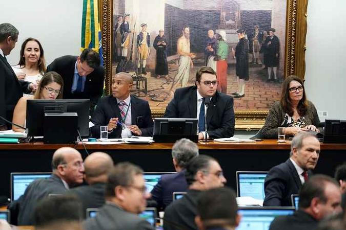 O presidente do colegiado, Felipe Francischini (PSL-PR), mantém como prioridade a Proposta de Emenda à Constituição (PEC) 6/2019, da Previdência(foto: Pablo Valadares/Câmara dos Deputados ) O presidente do colegiado, Felipe Francischini (PSL-PR), mantém como prioridade a Proposta de Emenda à Constituição (PEC) 6/2019, da Previdência(foto: Pablo Valadares/Câmara dos Deputados )