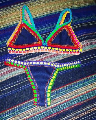 Estilista de Trancoso, na Bahia, teve os biquínis de crochê criados por ela plagiados por uma grife europeia (foto: Solange Crochet Ferrarini/ Instagram) Estilista de Trancoso, na Bahia, teve os biquínis de crochê criados por ela plagiados por uma grife europeia (foto: Solange Crochet Ferrarini/ Instagram)